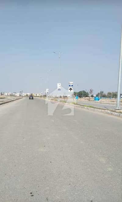 ڈی ایچ اے فیز 10 ڈیفنس (ڈی ایچ اے),لاہور میں 4 مرلہ کمرشل پلاٹ 1.5 کروڑ میں برائے فروخت۔