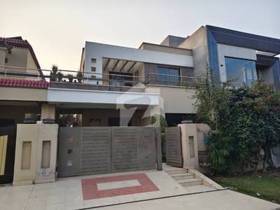 OWNER BUILD SOLID CUNSTRUCTION NEAR TO PARK OWNER BUILD SOLID CUNSTRUCTION NEAR TO PARK