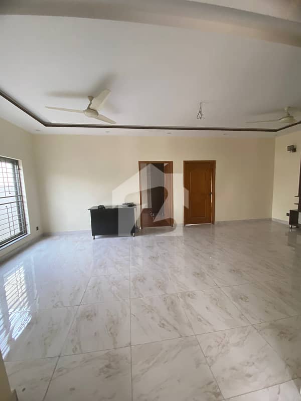 VERY HOT LOCATION OWNER BUILD BUNGALOW REASONABLE PRICE VERY HOT LOCATION OWNER BUILD BUNGALOW REASONABLE PRICE