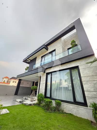 BRAND NEW LUXURIOUS BUNGALOW NEAT TO H PARK BRAND NEW LUXURIOUS BUNGALOW NEAT TO H PARK