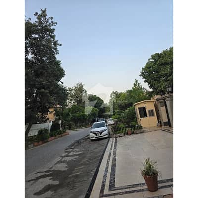 ایف ۔ 8 اسلام آباد میں 1 کنال رہائشی پلاٹ 28.0 کروڑ میں برائے فروخت۔ ایف ۔ 8 اسلام آباد میں 1 کنال رہائشی پلاٹ 28.0 کروڑ میں برائے فروخت۔