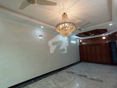 آئی ۔ 8 اسلام آباد میں 6 کمروں کا 1 کنال مکان 18.0 کروڑ میں برائے فروخت۔