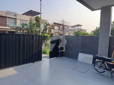 ڈی ایچ اے فیز 7 ڈیفنس (ڈی ایچ اے),لاہور میں 4 کمروں کا 10 مرلہ مکان 4.95 کروڑ میں برائے فروخت۔
