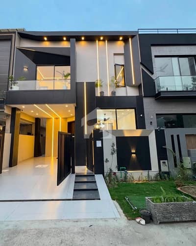 Brand New 5 Marla Modern House For Sale In DHA 9 Town | Wooden Flooring | 3 Beds | 40 Ft Road