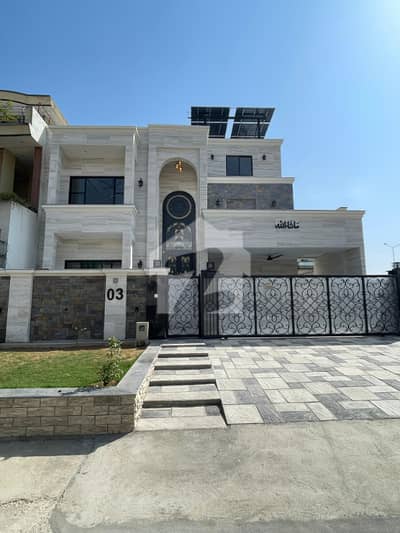 جی ۔ 13 اسلام آباد میں 6 کمروں کا 14 مرلہ مکان 12.95 کروڑ میں برائے فروخت۔