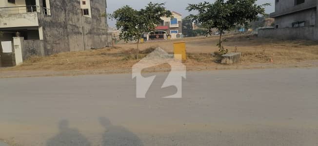 10 MARLA PLOT ON IDEAL LOCATION NEAR MASJID IN BLOCK E-1