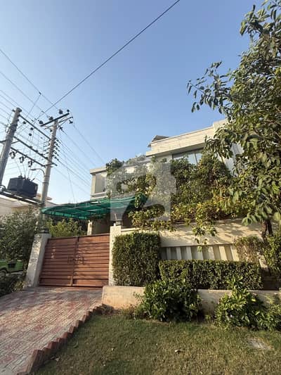 بوچ ایگزیکٹو ولاز - فیز 2 بش ایگزیکٹو ولاز,ملتان میں 4 کمروں کا 5 مرلہ مکان 1.8 کروڑ میں برائے فروخت۔