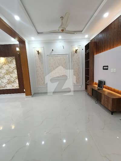 5 Marla House available for rent in central park