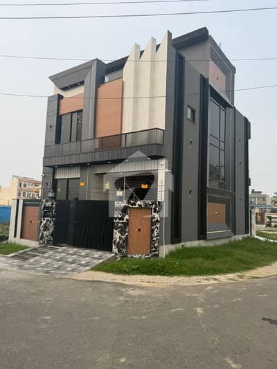 Corner Mdren Design House Available For Sale Most Primum Location Solid Construction All Facilities Available Here . .