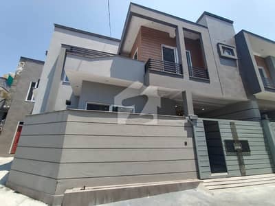 حبیب اللہ کالونی ایبٹ آباد میں 5 کمروں کا 8 مرلہ مکان 4.2 کروڑ میں برائے فروخت۔
