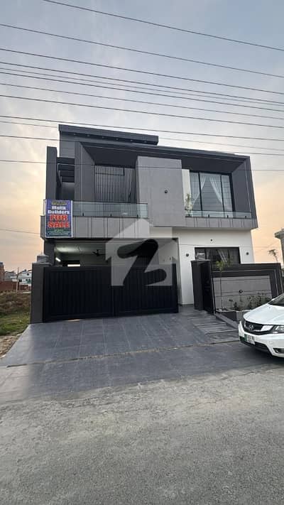 *10 Marla Ultra-Luxurious Dream House Available For Sale* *Your Dream Home Is Just One Call Away*