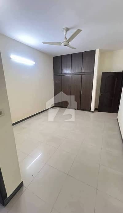 4 Bed Room House Available For Rent in Askari 11