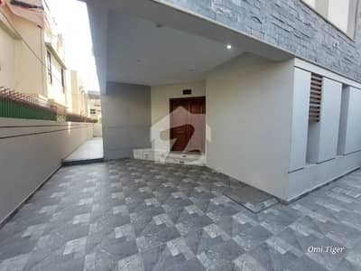 ڈی ایچ اے فیز 8 ڈی ایچ اے ڈیفینس,کراچی میں 6 کمروں کا 1 کنال مکان 7.0 لاکھ میں کرایہ پر دستیاب ہے۔