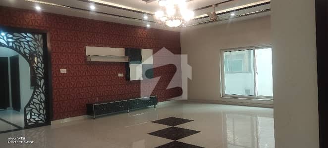 It Is A Very Beautiful And Good Environment With Good Security It Is On New Shami Road