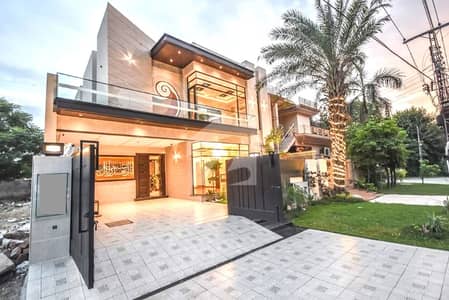 10-Marla Modern House For Sale Near Park Commercial 10-Marla Modern House For Sale Near Park Commercial