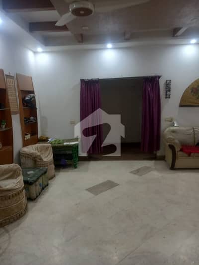 ONE KANAL BEAUTIFULL HOUSE AVALIABLE FOR RENT IN DHA PHASE 3
