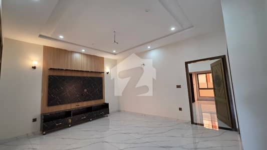 272sq yd 4 & 5 Bedrooms Luxury Villa FOR SALE. Adjacent to Jinnah Avenue, Easy access to Entrance facing GRAND MOSQUE. All facilities nearby and utilities present. 272sq yd 4 & 5 Bedrooms Luxury Villa FOR SALE. Adjacent to Jinnah Avenue, Easy access to Entrance facing GRAND MOSQUE. All facilities nearby and utilities present.