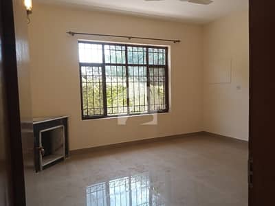 Front Back Open 5 Marla House For Sale
