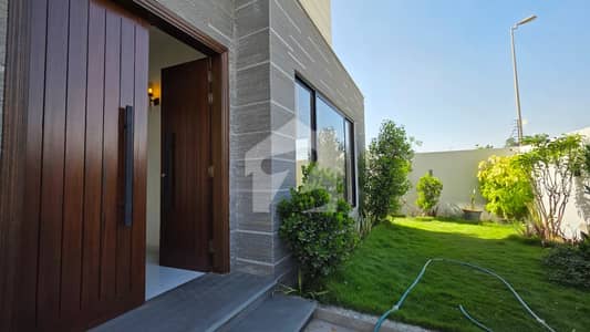 500sq yd Luxury Villa FOR SALE. 2km from Entrance of BTK. 6 Bed DDL 2 Kitchens