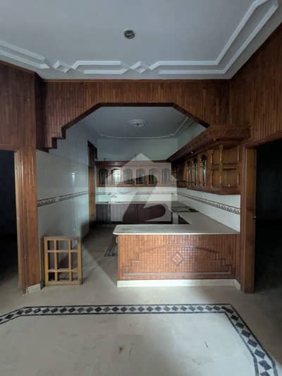 گلستانِِ جوہر ۔ بلاک 2 گلستانِ جوہر,کراچی میں 10 مرلہ Studio مکان 6.25 کروڑ میں برائے فروخت۔