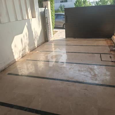 1 Kanal (1st Floor+Corner) Available for Rent in Dha-5, Ialamabad