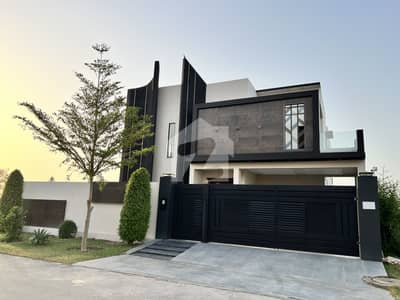 ڈی ایچ اے ڈیفینس ملتان میں 5 کمروں کا 1 کنال مکان 5.25 کروڑ میں برائے فروخت۔