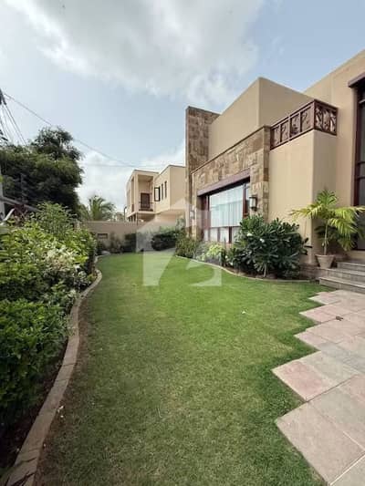 Luxury Living Redefined 6 Bedroom Bungalow . (< only intrested and genuine clients >) For Sale