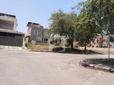 ڈی ایچ اے فیز 1 - سیکٹر ایف ڈی ایچ اے ڈیفینس فیز 1,ڈی ایچ اے ڈیفینس,اسلام آباد میں 1 کنال رہائشی پلاٹ 4.0 کروڑ میں برائے فروخت۔ ڈی ایچ اے فیز 1 - سیکٹر ایف ڈی ایچ اے ڈیفینس فیز 1,ڈی ایچ اے ڈیفینس,اسلام آباد میں 1 کنال رہائشی پلاٹ 4.0 کروڑ میں برائے فروخت۔
