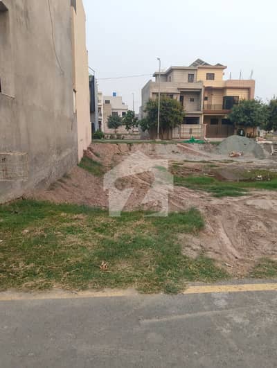 5 Marla Plot Available For Sale in Diamond Block Park View City Lahore