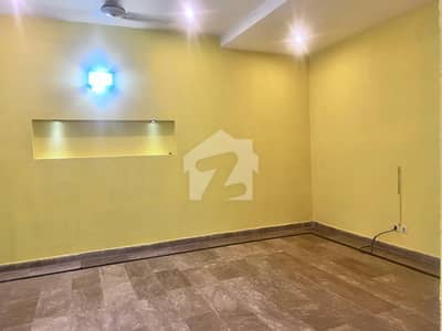 10 Marla Upper Portion For Rent In Valencia