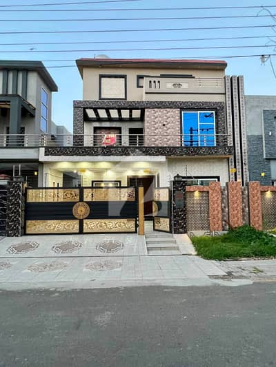 10 Marla House Available For Sale On Investors Rate -Central Park Housing Scheme Lahore.