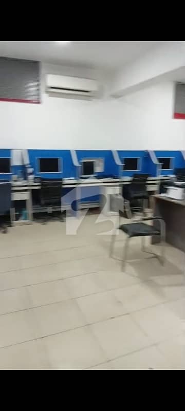 شاہراہِ فیصل کراچی میں 1 کنال Studio دفتر 11.0 لاکھ میں کرایہ پر دستیاب ہے۔