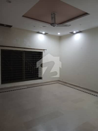 1 kanal Upper Portion For Rent With All Utility Connection's