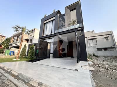 ULTRA MODERN HOUSE FOR SALE IN JINNAH BLOCK ULTRA MODERN HOUSE FOR SALE IN JINNAH BLOCK