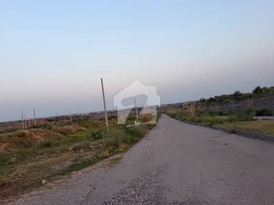 Plot Number 38 Street Main Service Road 150 Feet Level Size 30*60 CDA Tronsfer Possition Available D -12500000