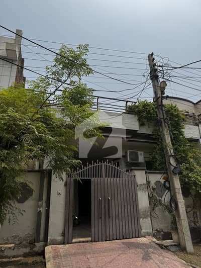 عمر پارک سرگودھا میں 3 کمروں کا 6 مرلہ مکان 2.3 کروڑ میں برائے فروخت۔
