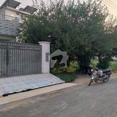 1 Kanal very Hot location plot for sale in Airline society Lahore All facilities Available