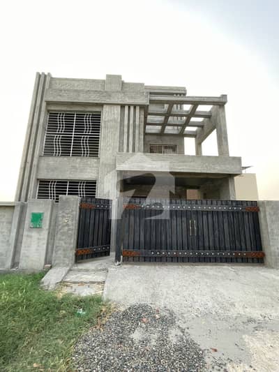 8MARLA GARY STC HOUSE AVAILABLE FOR SALE IN C BLOCK 3 BEDROOM 1 KITCHEN TV LOUNGE 3BATH OWNER BUILD BAHRIA ORCHARD LAHORE NEAR PARK MASJID SCHOOL MARKET