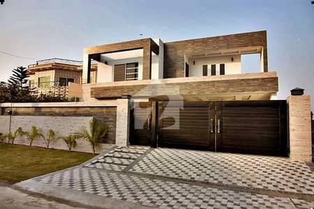 10 MARLA ELEGANT AND FULLY MAINTAINED SUPER HOT LOCATED BUNGALOW IS AVAILABLE IN THE BEST BLOCK OF DHA PHASE 7 LAHORE