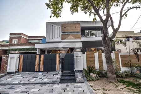 10 MARLA ELEGANT AND FULLY MAINTAINED SUPER HOT LOCATED BUNGALOW IS AVAILABLE IN THE BEST BLOCK OF DHA PHASE 7 LAHORE.