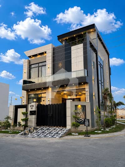 5.5 Marla Corner House Available For Sale-Prime Location, Central Park Housing Scheme Lahore.