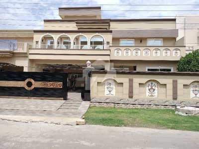 واپڈا ٹاؤن لاہور میں 6 کمروں کا 1 کنال مکان 9.0 کروڑ میں برائے فروخت۔ واپڈا ٹاؤن لاہور میں 6 کمروں کا 1 کنال مکان 9.0 کروڑ میں برائے فروخت۔