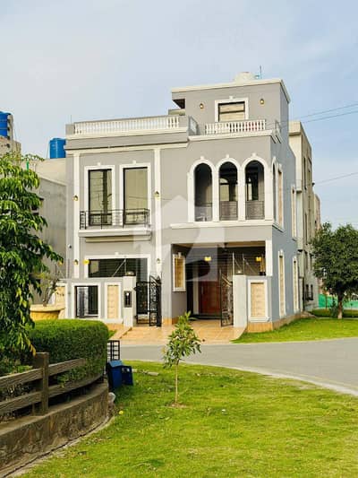5.5 Marla Corner+Facing Park House Available For Sale-Prime Location In Central Park Housing Scheme Lahore.