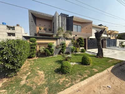 House for Sale | 1 Kanal Location: 60 Feet Road Accommodations: 5 Master Bedrooms with 6 Luxury Bathrooms