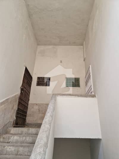 Newly Renovated 3-Bed Luxury Flat with Private Rooftop Oasis