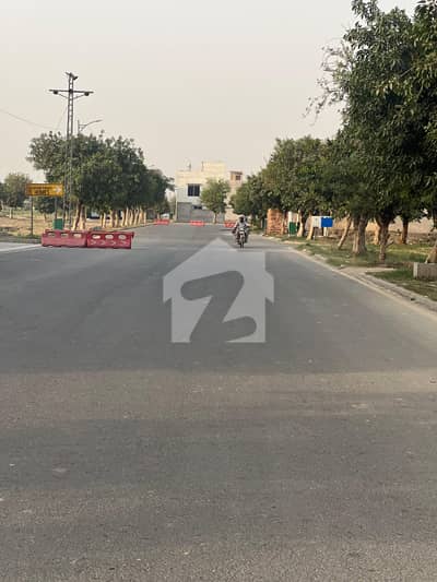 3 Marla Residential plot for Sale In New Lahore city ph4