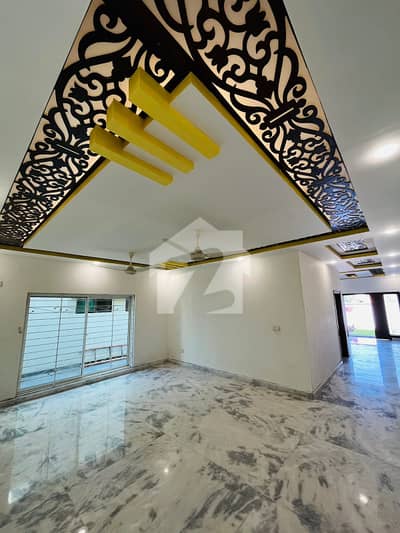 Park Facing 500 Sq Yds Brand New Fully Renovated Bungalow Available For Rent
