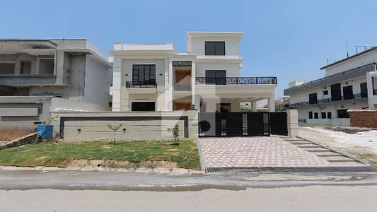 نیول اینکریج اسلام آباد میں 8 کمروں کا 1 کنال مکان 8.0 کروڑ میں برائے فروخت۔
