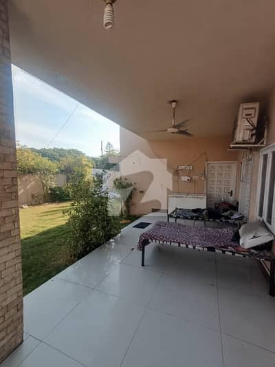 CHANCE DEAL DHA PHASE 1 1200 YSRDS 4 BEDROOMS SINGLE STOREY WEST OPEN BUNGALOW IS UP FOR URGENT SALE