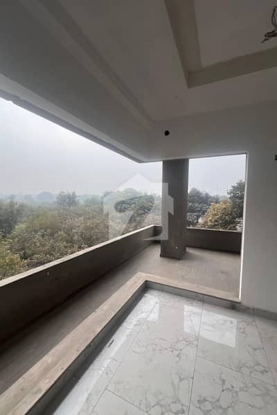 Brand New Aesthetically Designed 4 bed 13 Marla Apartment in Askari 10 Sec-G!